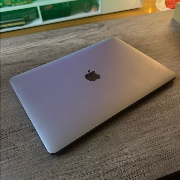 Apple Laptop - Sleek Gray Finish
